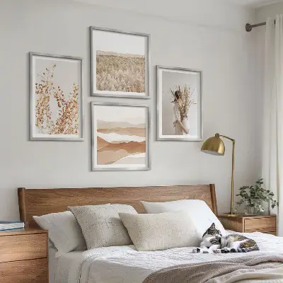 Composição de quadros com motivos de plantas em estilo boho