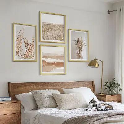 Composição de quadros com motivos de plantas em estilo boho