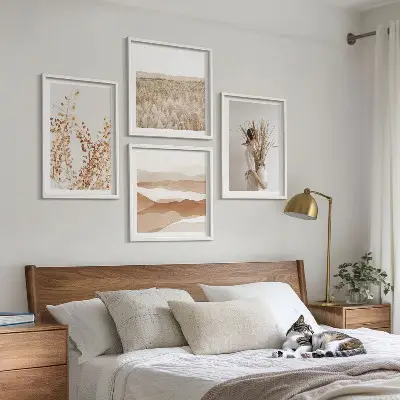 Composição de quadros com motivos de plantas em estilo boho