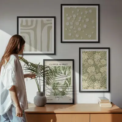 Composição de quadros estilo boho com plantas em tons pastel