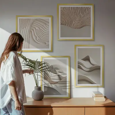 Conjunto de 4 quadros com moldura com estampa de ondas abstratas em tons de bege