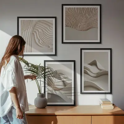 Conjunto de 4 quadros com moldura com estampa de ondas abstratas em tons de bege