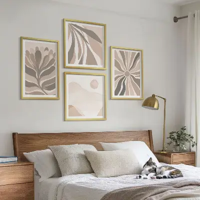 Conjunto de 4 quadros com moldura com padrões abstratos de plantas