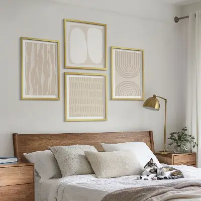 Conjunto de 4 quadros com moldura com estampas de formas abstratas em estilo boho