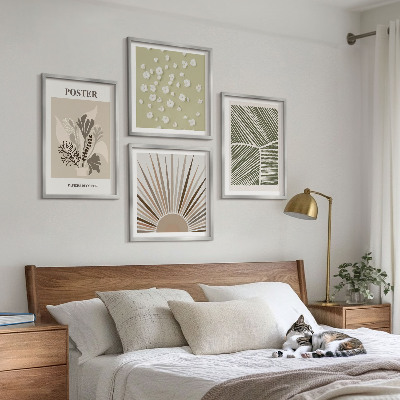 Composição de quadros Motivos vegetais em cores suaves.