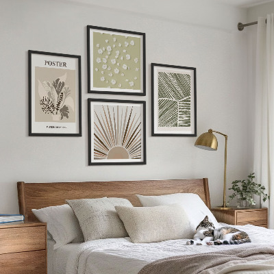 Composição de quadros Motivos vegetais em cores suaves.