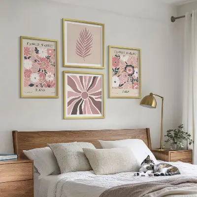 Conjunto de 4 quadros com moldura com padrões florais, folhas e geometria