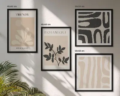 Composição de quadros com estampas florais elegantes em tons de bege e preto