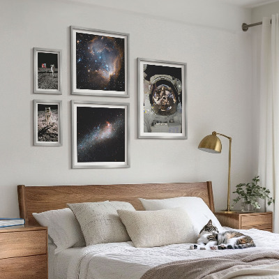 Conjunto de 5 quadros com moldura Astronautas pousando na Lua