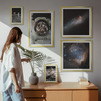 Conjunto de 5 quadros com moldura Astronautas pousando na Lua