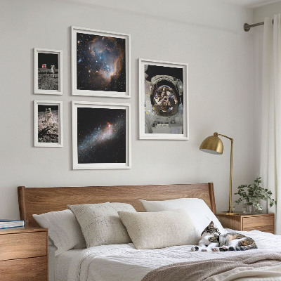 Conjunto de 5 quadros com moldura Astronautas pousando na Lua