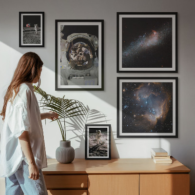 Conjunto de 5 quadros com moldura Astronautas pousando na Lua