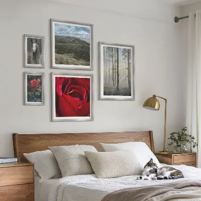 Galeria de parede com flores da natureza em diferentes estilos