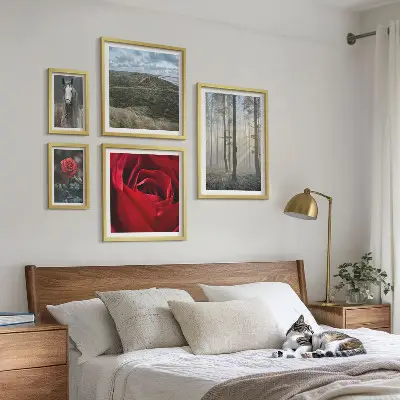 Galeria de parede com flores da natureza em diferentes estilos