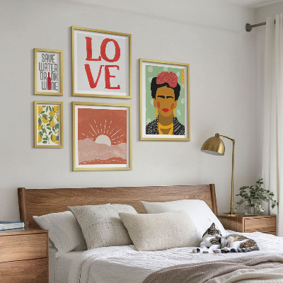 Parede galeria de quadros mulher com flores em estilo boho