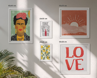 Parede galeria de quadros mulher com flores em estilo boho