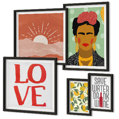 Parede galeria de quadros mulher com flores em estilo boho