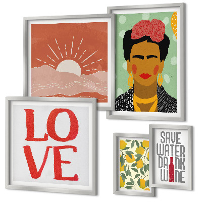 Parede galeria de quadros mulher com flores em estilo boho