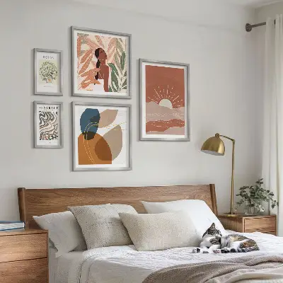Conjunto de 5 quadros com moldura com motivos abstratos de plantas em estilo boho