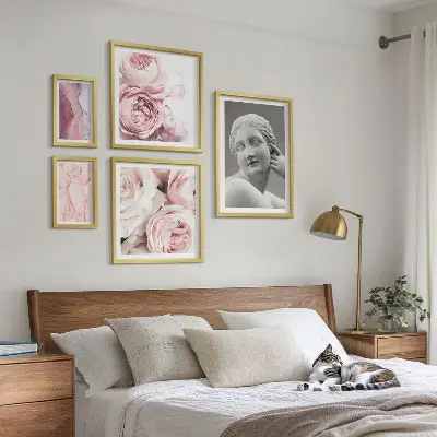 Conjunto de 5 quadros decorativos com esculturas florais clássicas