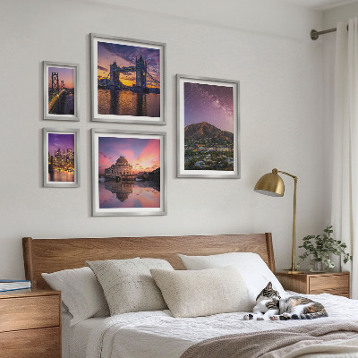 Parede galeria de quadros Paisagens de cidades montanhosas à noite.