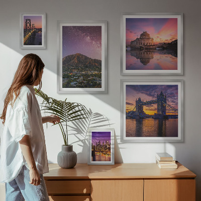 Parede galeria de quadros Paisagens de cidades montanhosas à noite.