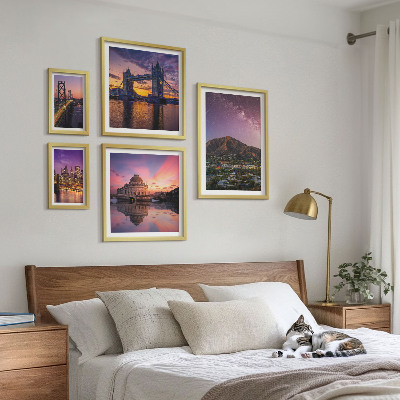 Parede galeria de quadros Paisagens de cidades montanhosas à noite.