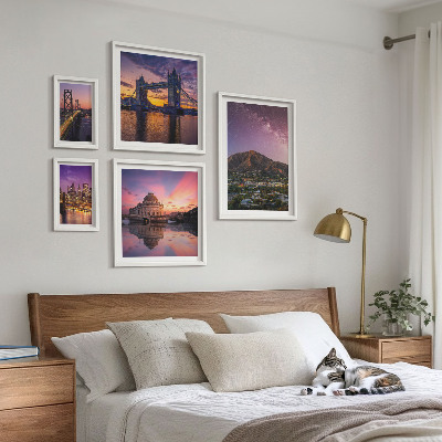 Parede galeria de quadros Paisagens de cidades montanhosas à noite.