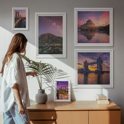 Parede galeria de quadros Paisagens de cidades montanhosas à noite.