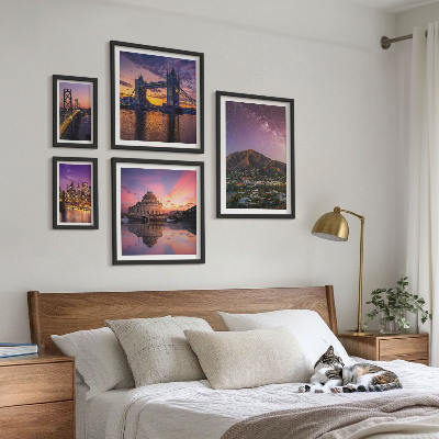 Parede galeria de quadros Paisagens de cidades montanhosas à noite.
