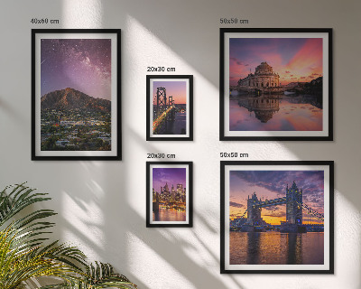 Parede galeria de quadros Paisagens de cidades montanhosas à noite.