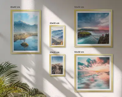 Galeria de parede com paisagens de montanhas e cachoeiras