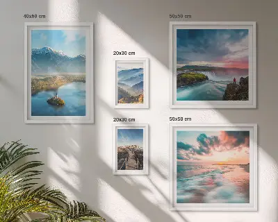 Galeria de parede com paisagens de montanhas e cachoeiras