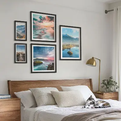 Galeria de parede com paisagens de montanhas e cachoeiras