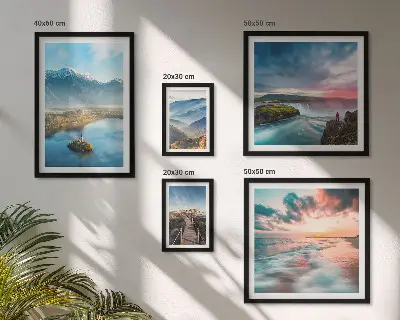 Galeria de parede com paisagens de montanhas e cachoeiras
