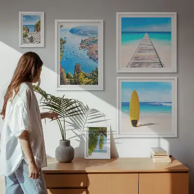 Galeria de parede com paisagens litorâneas e praias