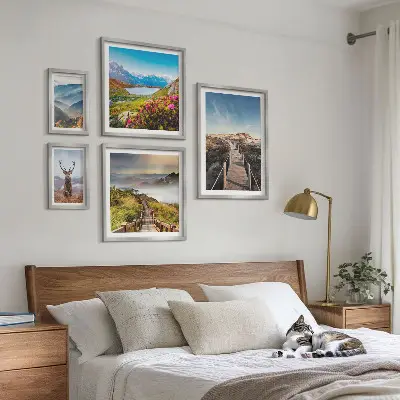Conjunto de 5 quadros decorativos com paisagens de montanhas e florestas selvagens