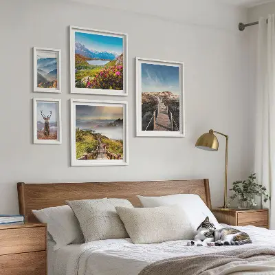 Conjunto de 5 quadros decorativos com paisagens de montanhas e florestas selvagens