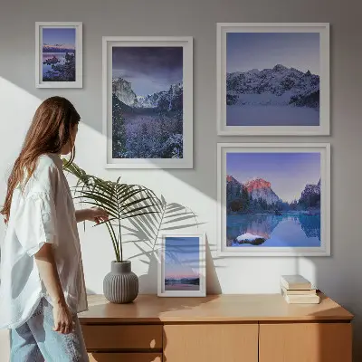 Galeria de parede com paisagens de montanhas, lagos e florestas