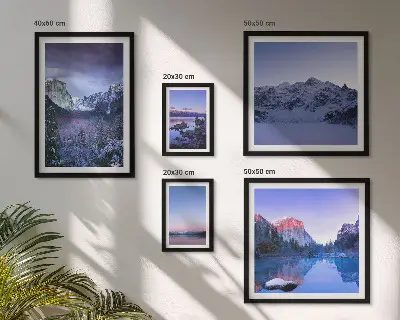 Galeria de parede com paisagens de montanhas, lagos e florestas