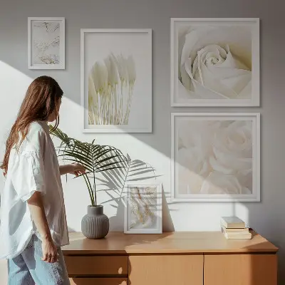 Conjunto de 5 quadros com moldura com detalhes em mármore rosa e branco