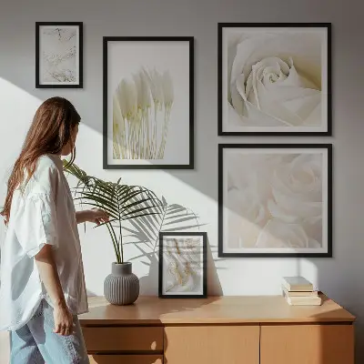 Conjunto de 5 quadros com moldura com detalhes em mármore rosa e branco