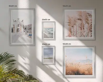 Galeria de quadros de parede com paisagens litorâneas elegantes