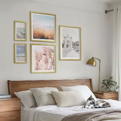 Galeria de quadros de parede com paisagens litorâneas elegantes