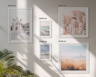 Galeria de quadros de parede com paisagens litorâneas elegantes