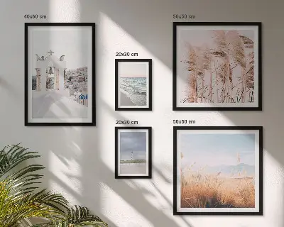 Galeria de quadros de parede com paisagens litorâneas elegantes