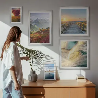 Galeria de quadros para parede com estampas de paisagens, montanhas, corações, ondas e balões