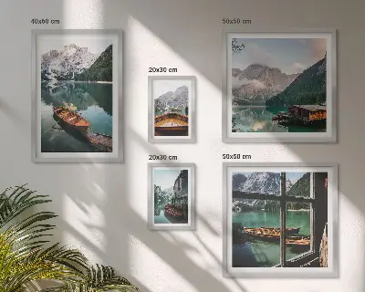 Conjunto de 5 quadros com moldura com paisagens de lagos, montanhas e barcos