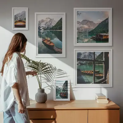 Conjunto de 5 quadros com moldura com paisagens de lagos, montanhas e barcos