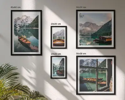 Conjunto de 5 quadros com moldura com paisagens de lagos, montanhas e barcos